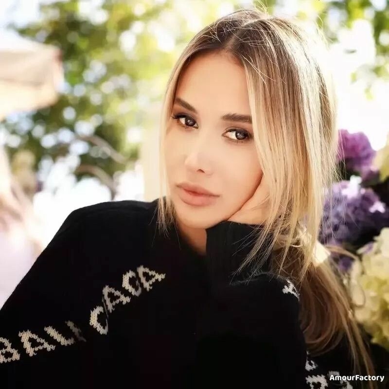 Vladislava, 32