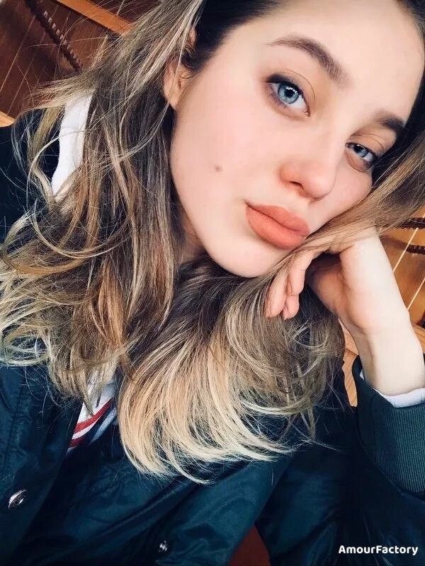 Viktoria, 20