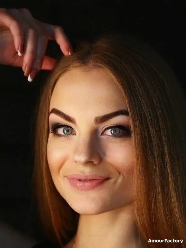 Julia, 25