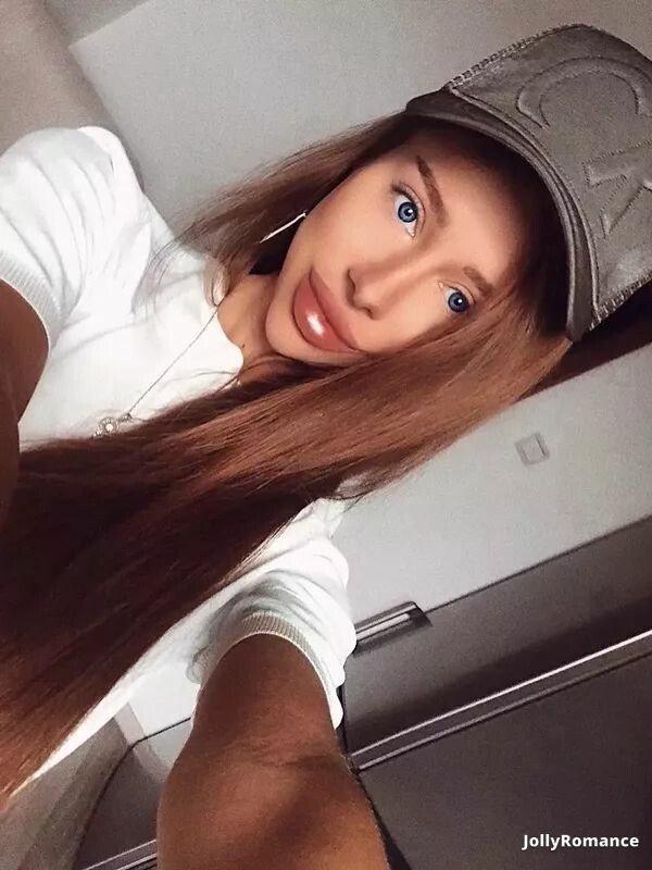 Aliona, 22