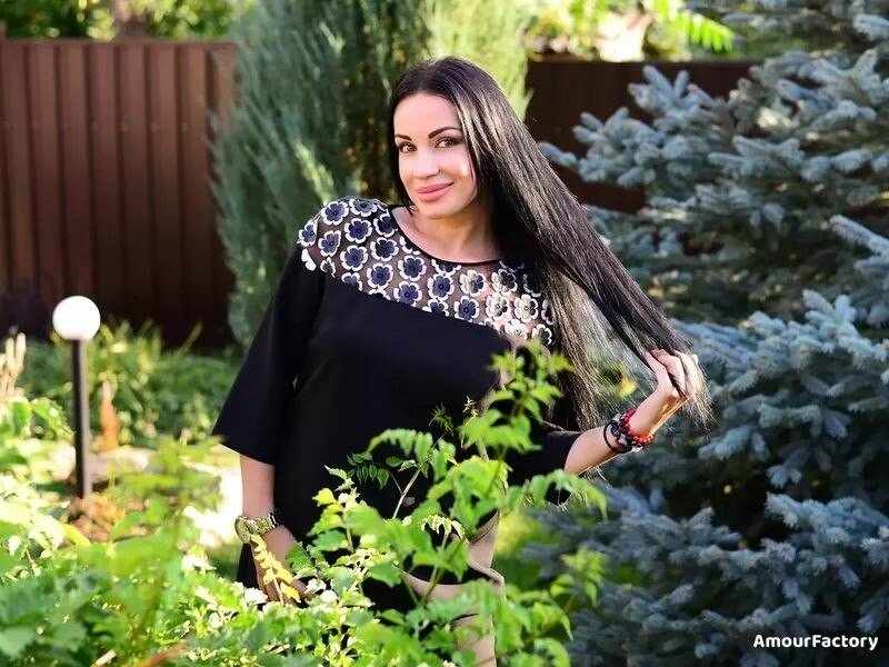 Natalie, 44